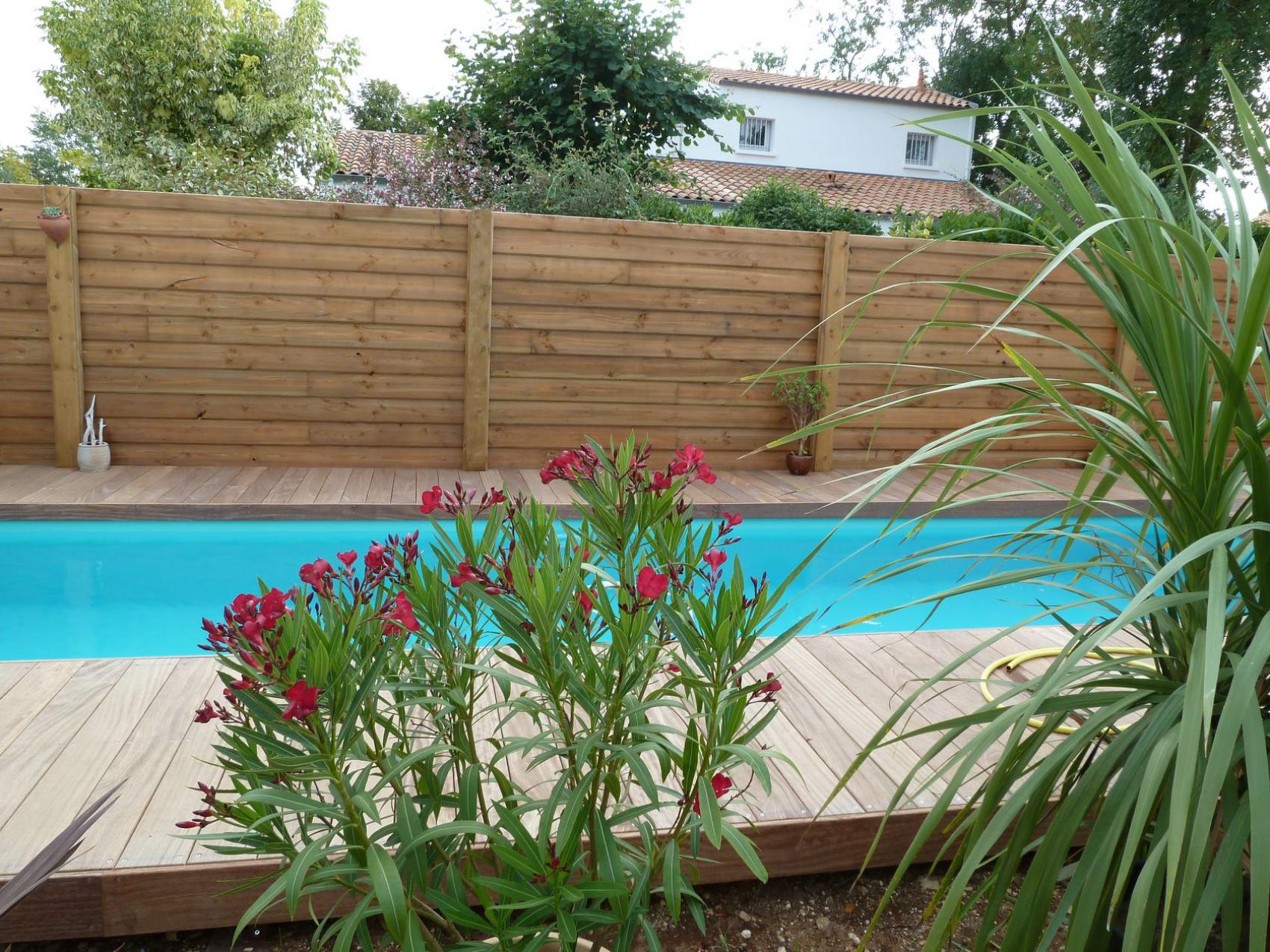 Construction d'une piscine avec terrasse bois, à Périgny près de La Rochelle